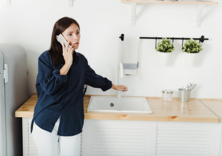 Врач объяснил, почему женщины лучше запоминают лица