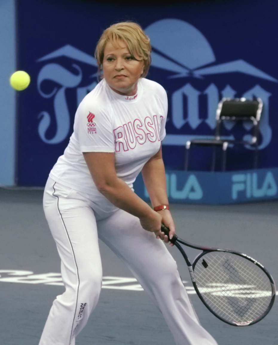 Губернатор Петербурга Валентина Матвиенко в паре с Михаилом Южным выиграла на кортах St.Petersburg Open у вице-губернатора северной столицы Сергея Тарасова, игравшего в паре с 8-й ракеткой мира испанцем Томми Робредо. 2006 год.