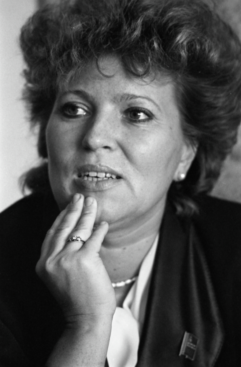 Заместитель председателя исполкома Ленинградского городского Совета народных депутатов по вопросам культуры и образования Валентина Ивановна Матвиенко. 1987 год.