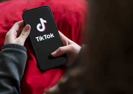 TikTok в ОАЭ разослал тревожные предупреждения пользователям