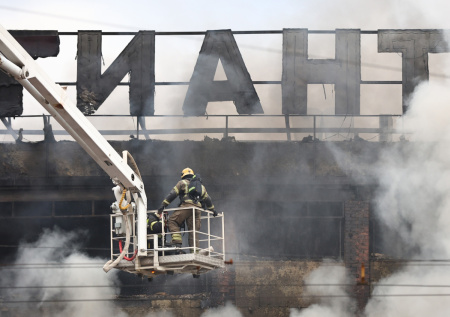 Пожар в калининградском ТЦ полностью потушен