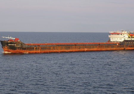 Опубликованы кадры крушения сухогруза в Азовском море после атаки БПЛА