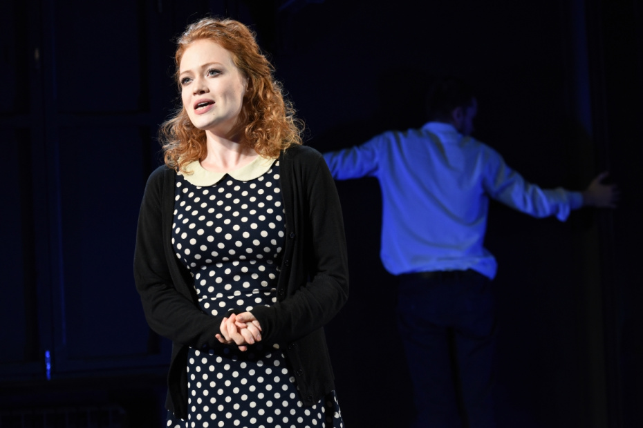 Екатерина Дубакина в сцене из спектакля «Особые люди», 2016 год