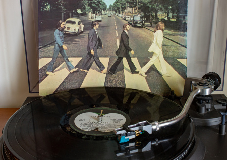 В Токио обнаружили более 100 неизвестных снимков The Beatles