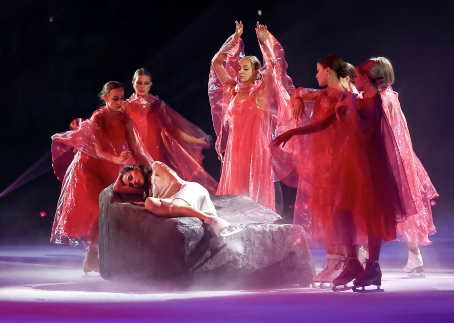 Алина Загитова во время рок-мюзикла на льду «Ассоль» в Ледовом дворце в Санкт-Петербурге