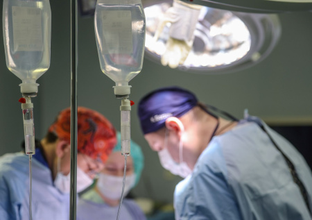 Кузбасские врачи спасли женщину с раком желудка