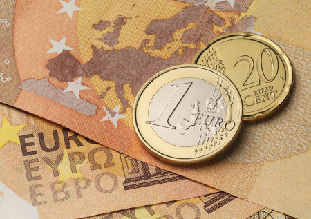 У российского чиновника изъяли €7 млн, $4 млн и 31 млн рублей