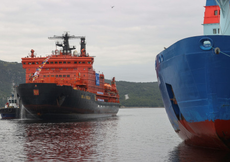 Контейнеровоз получил удар снарядом в Персидском заливе