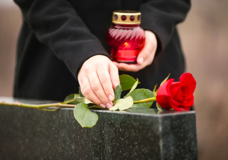 В РПЦ объяснили, почему не стоит ходить на кладбище в день Пасхи