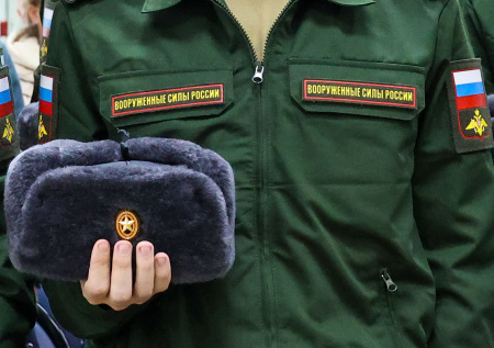 «С опережением»: Белоусов заявил о высоких темпах набора контрактников