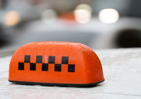 В Петербурге таксист угрожал другому водителю страйкбольным пистолетом