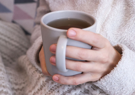 Обычное чаепитие чуть не привело к жутким последствиям для руки женщины