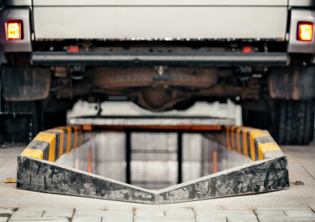 Смотровая яма в гараже: один раз сделали — годами экономите на сервисе