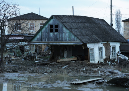 Глава МЧС назвал число домов, поврежденных из-за наводнений в Дагестане