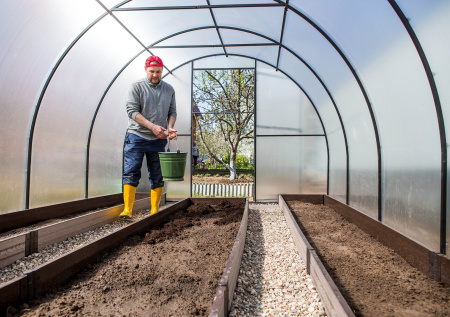 Что посадить на грядке в апреле, чтобы собрать богатый урожай