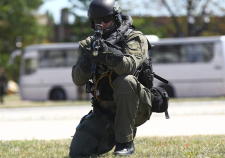 Силовики окружили район у здания Сейма в Варшаве