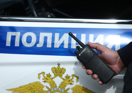 Подросток набросился с ножом на учителя у школы в Прикамье