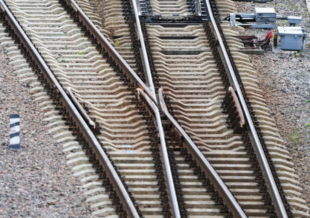 Поезд сбил грузовик с военной техникой во Франции