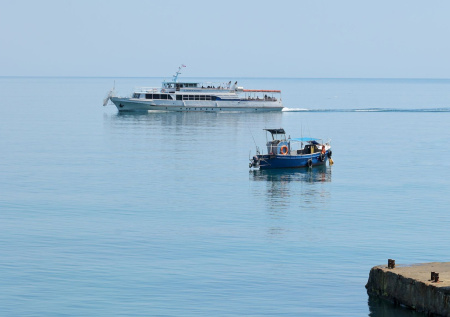 Пассажирские катера в Севастополе встали на прикол