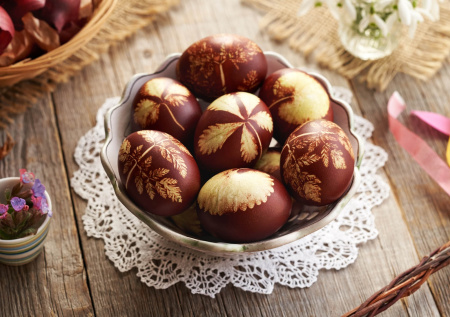 Яйца на Пасху без химии: способ с луковой шелухой, который удивит всю семью