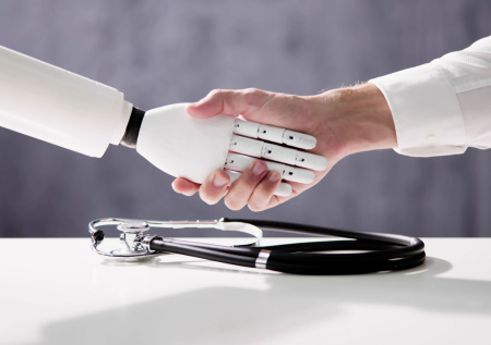 Российского робота-хирурга скоро запустят в производство