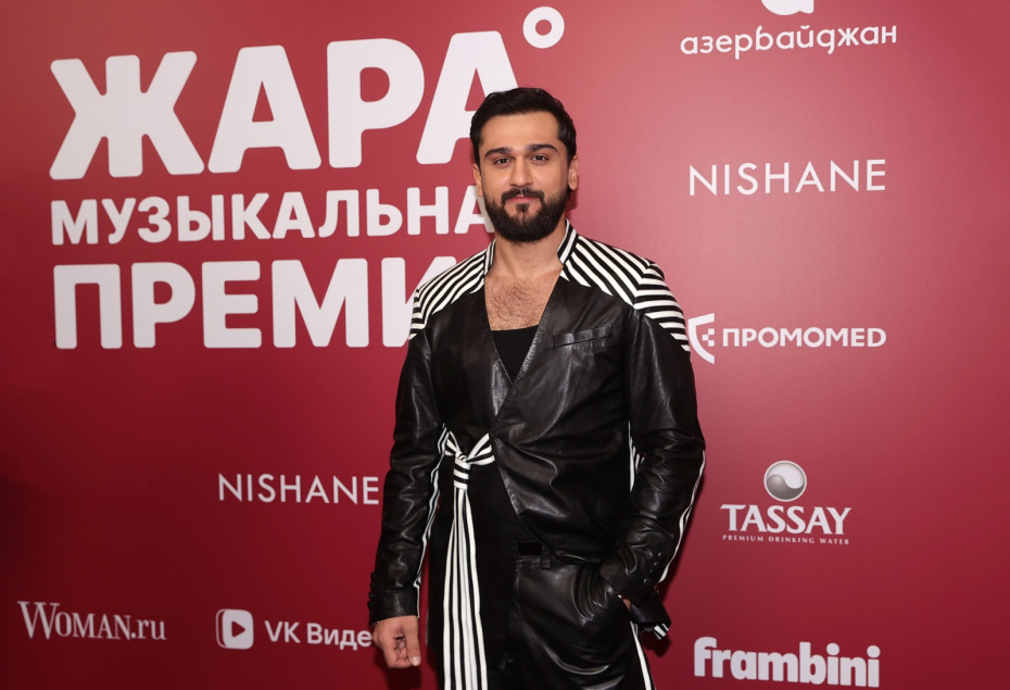 Певец Джони (JONY) во время фотосессии на Музыкальной премии «Жара Music Awards 2026»