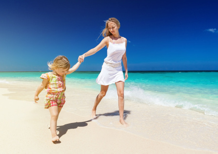 Самые безопасные страны для мам с ребенком: топ-5 направлений на 2026 год