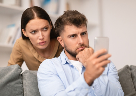 Психолог объяснила, как стоит относиться к ревности