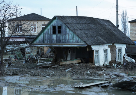 Семьи погибших от наводнения в Дагестане получили материальную поддержку