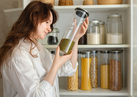 Биолог рассказала, как эффективно бороться с пищевой молью