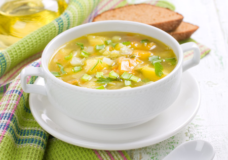 Плавный выход из поста: нежирные супы, которые не навредят желудку