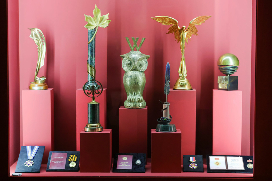 Награды режиссера Станислава Говорухина на открытии выставочного проекта «Художник. Человек. Гражданин» к 90-летию со дня рождения Станислава Говорухина