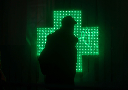 Грабитель напал на аптеку с необычным оружием