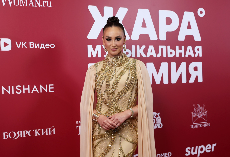 Певица Ольга Бузова во время фотосессии на Музыкальной премии «Жара Music Awards 2026»