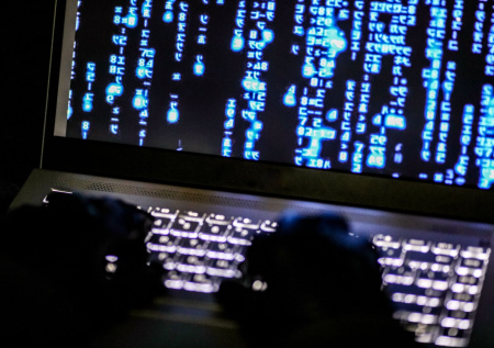 Киберполиция раскрыла схему обмана подростков через «девушек»