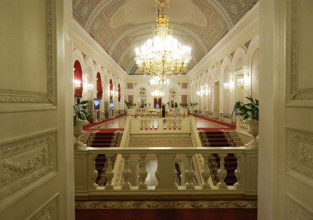 Барщевский потребовал запретить шорты и сланцы в театре