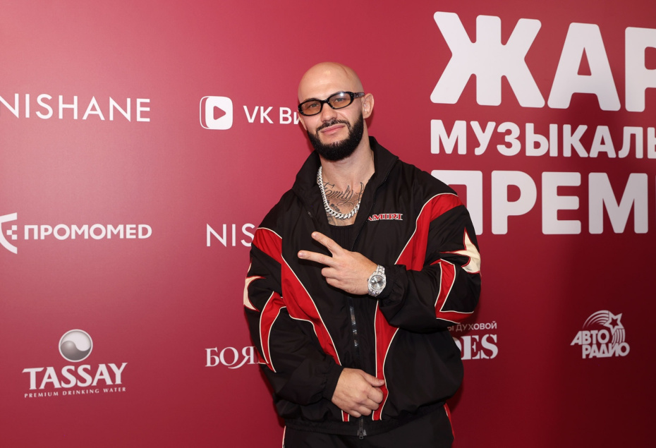 Рэпер Джиган во время фотосессии на Музыкальной премии «Жара Music Awards 2026»