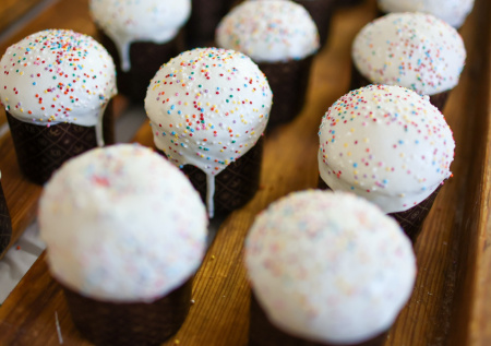 Стало известно, сколько стоят пасхальные куличи в магазине Госдумы