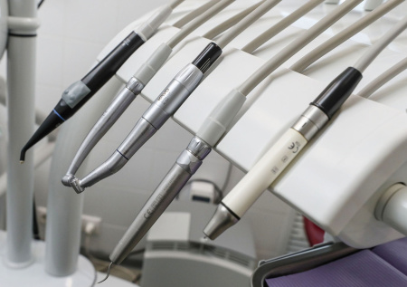 Поход к стоматологу закончился для мужчины ампутацией рук и ног