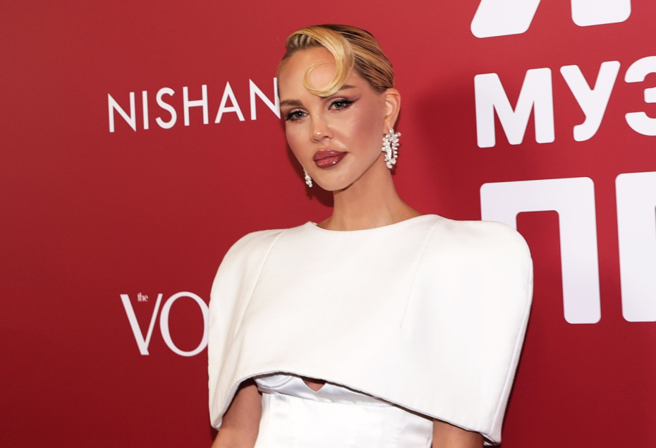 Мария Шаталова (Погребняк) во время фотосессии на Музыкальной премии «Жара Music Awards 2026»