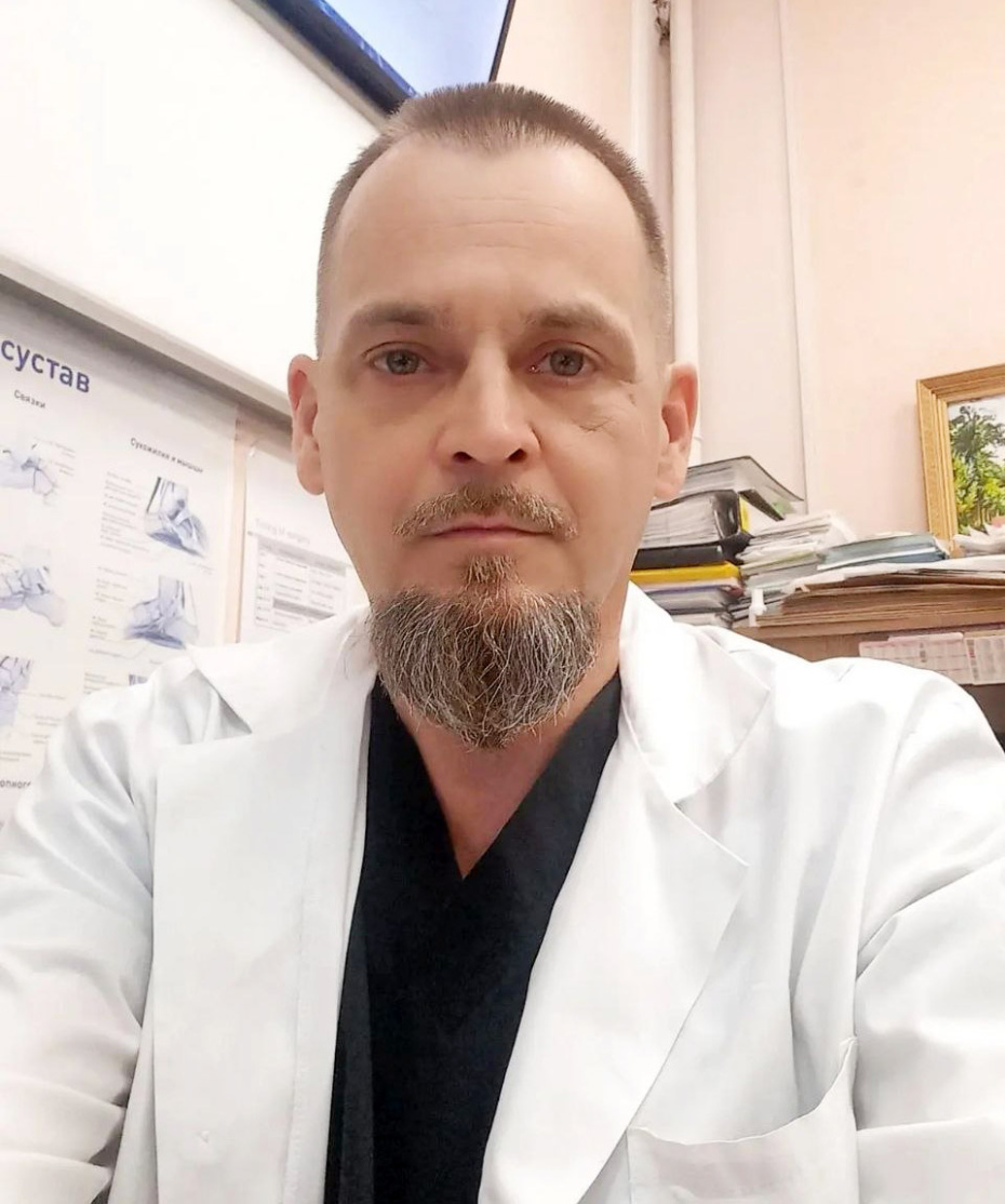 Травматолог Антон Новиков