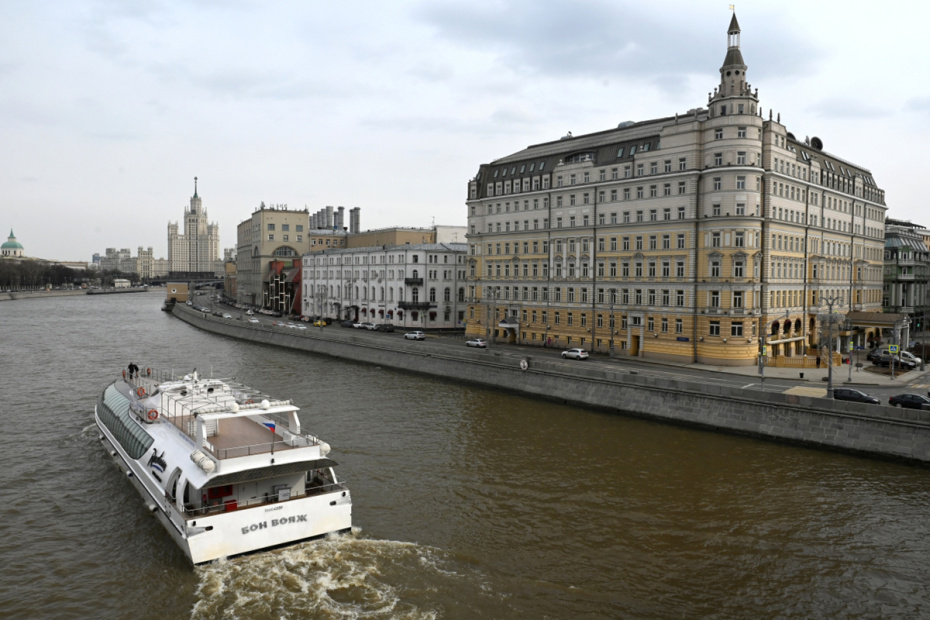 Гостиница «Балчуг-Кемпински» на Раушской набережной в Москве