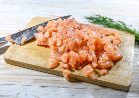 Ой, это прямо отпуск в тарелке — салат «Марина» с рыбой и крабовыми палочками