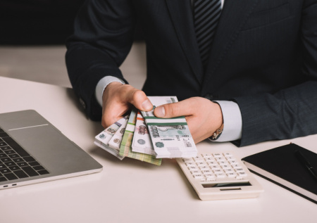 Стало известно, в какой профессии самая высокая средняя зарплата в России