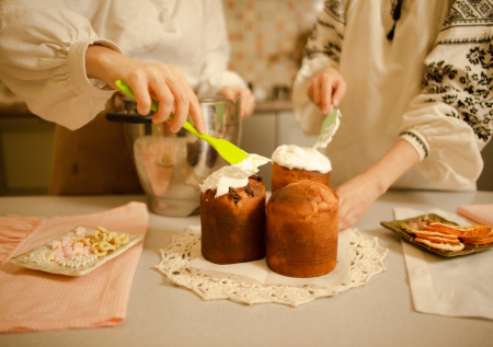 Простая, недорогая и быстрая: готовим глазурь для кулича на желатине