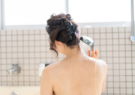 Специалист ответила, кому противопоказан контрастный душ