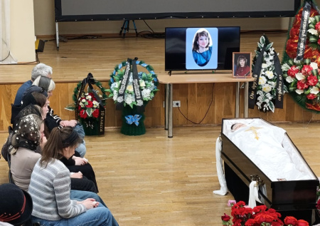 «Такая красивая женщина»: в пермской школе почтили память убитого педагога