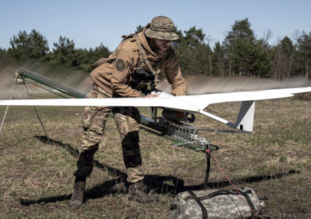 Дроны-камикадзе ВСУ атаковали машину с мирными жителями под Брянском