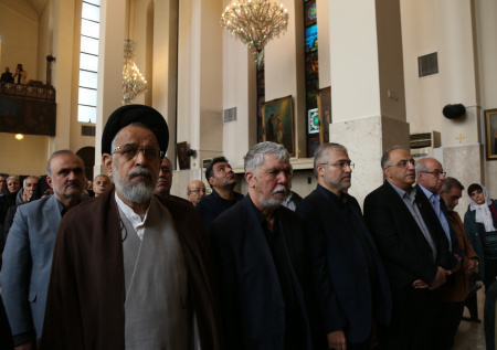 Тысячи иранцев почтили память Хаменеи на 40-й день траура