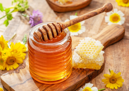 Сладкий сон к деньгам: к чему снится мед — толкования для женщин и мужчин